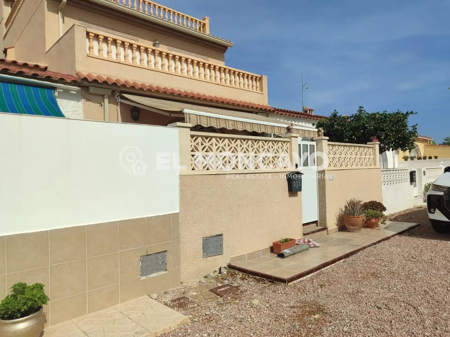 Vista exterior de Casa adosada en venda en Zona Carrefour - Urbanizaciones
