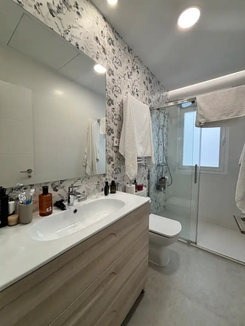 Badezimmer von Wohnung zur Miete in Madrid mit Klimaanlage, Heizung und Möbliert