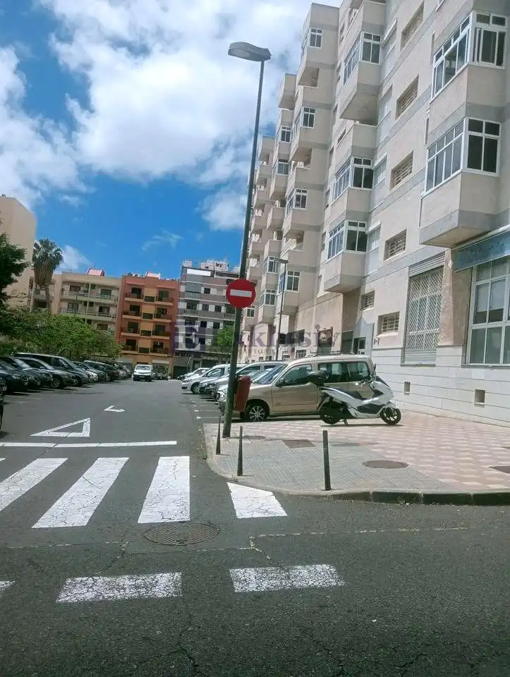 Außenansicht von Wohnung zum Verkauf in Santa Cruz de Tenerife mit Terrasse und Möbliert