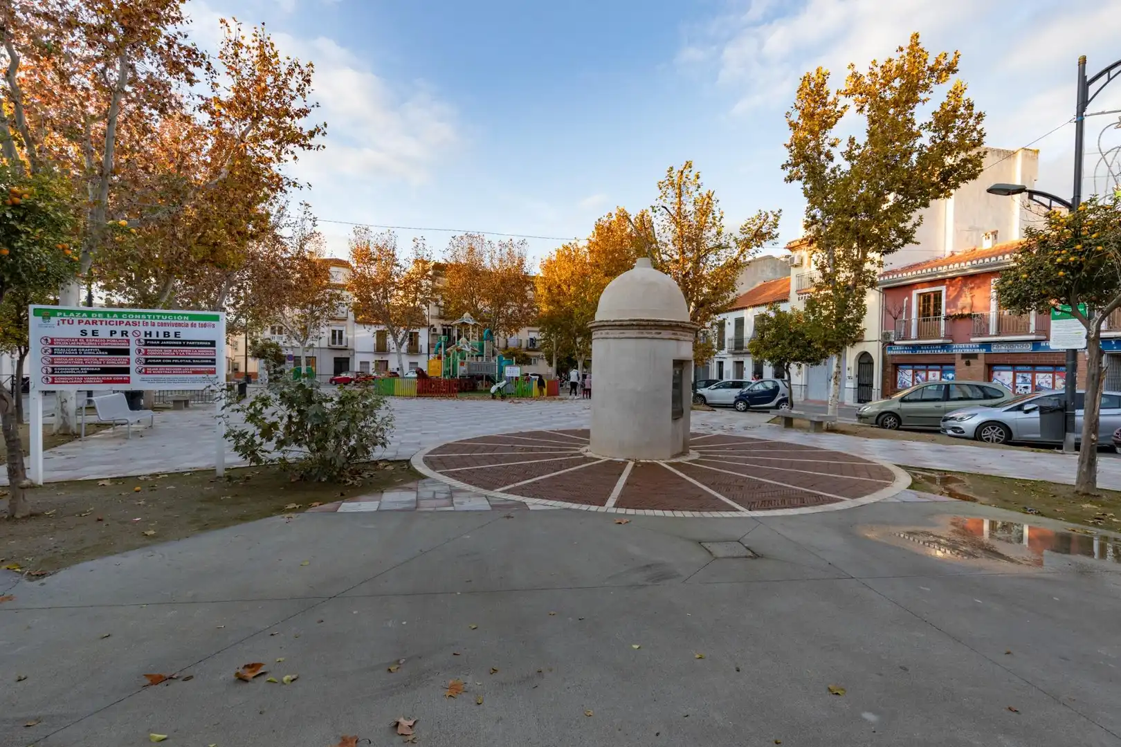 Vista exterior de Casa adosada en venda en Cúllar Vega amb Terrassa i Balcó
