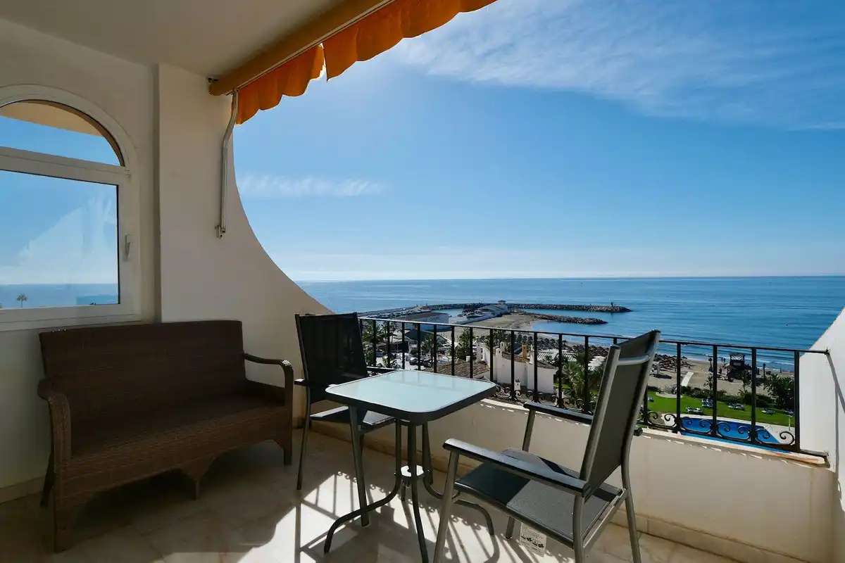 Terrasse von Wohnungen zum Verkauf in Marbella mit Klimaanlage, Terrasse und Alarm