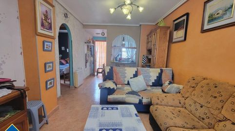 Apartamento con piscina comunitaria, en la provincia de Alicante, en la ciudad de Torrevieja. 2 habitaciones | 56 m² | 2 kilómetro