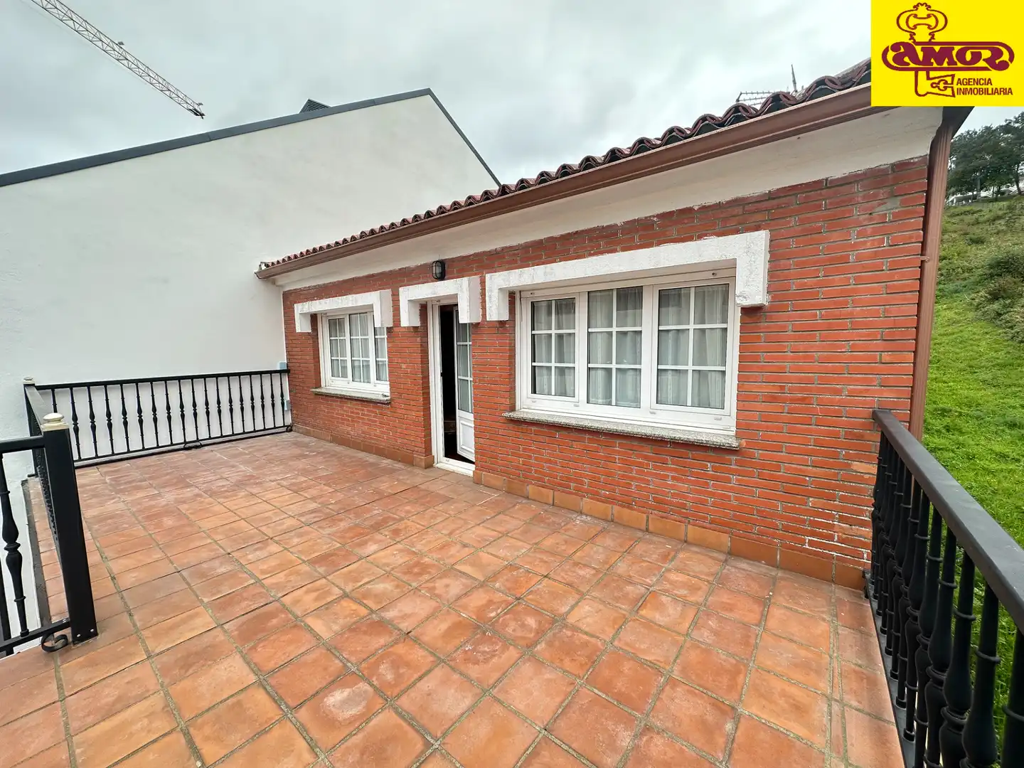 Vista exterior de Casa o xalet en venda en Santiago de Compostela  amb Calefacció, Jardí privat i Terrassa