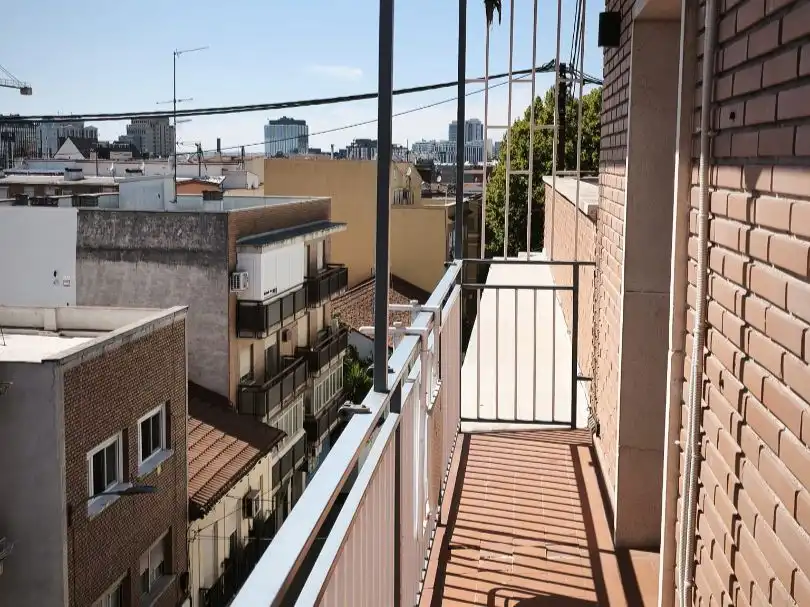 Terrasse von Wohnung zur Miete in  Madrid Capital mit Klimaanlage und Balkon