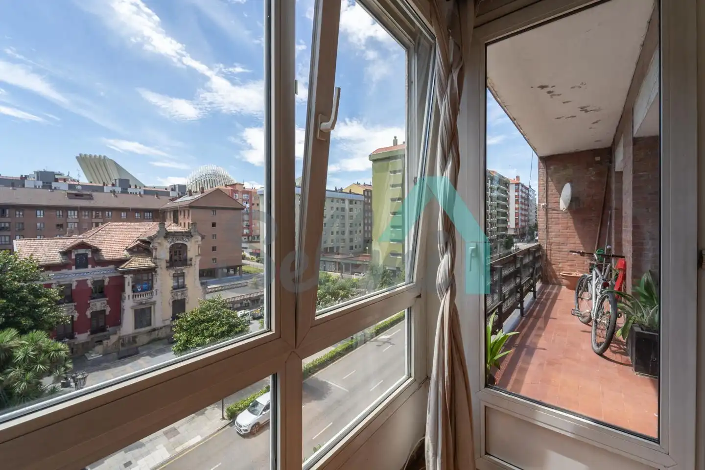 Habitación de Piso en venta en Oviedo  con Calefacción, Parquet y Terraza