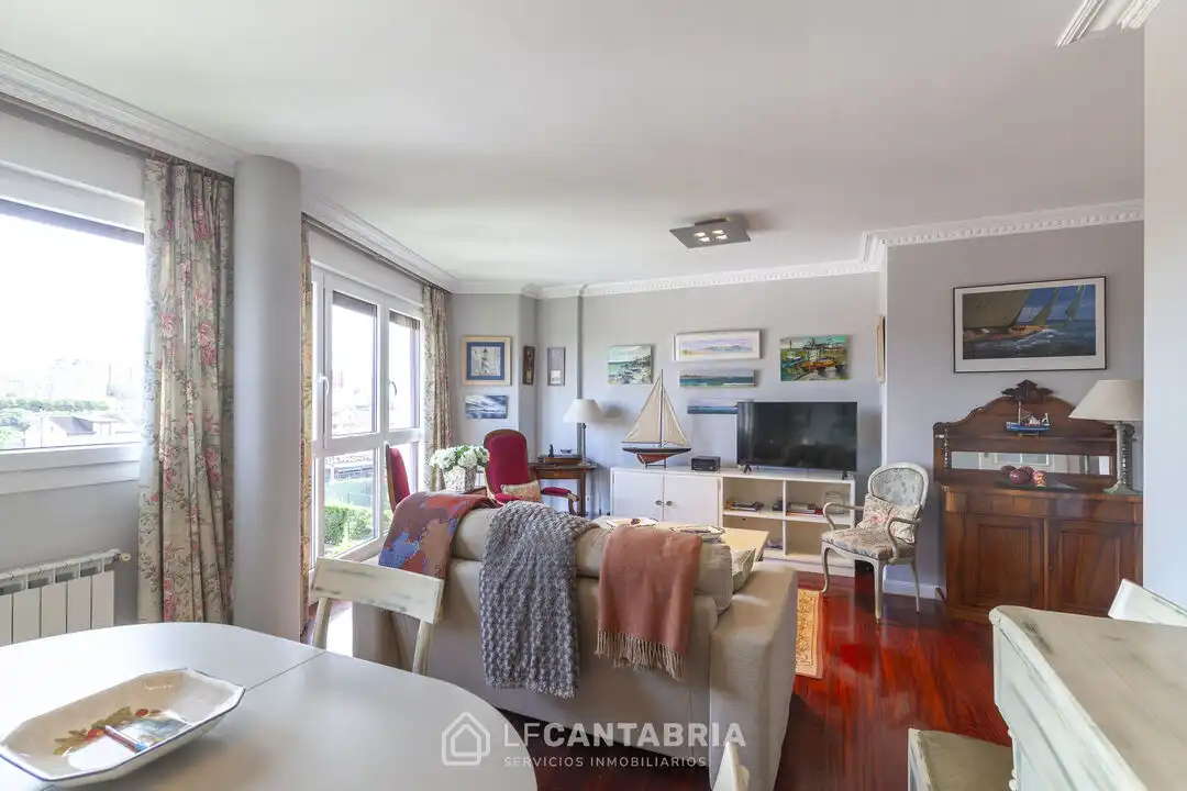 Piso con piscina en venta en Calle Clara Campoamor, imagen 5