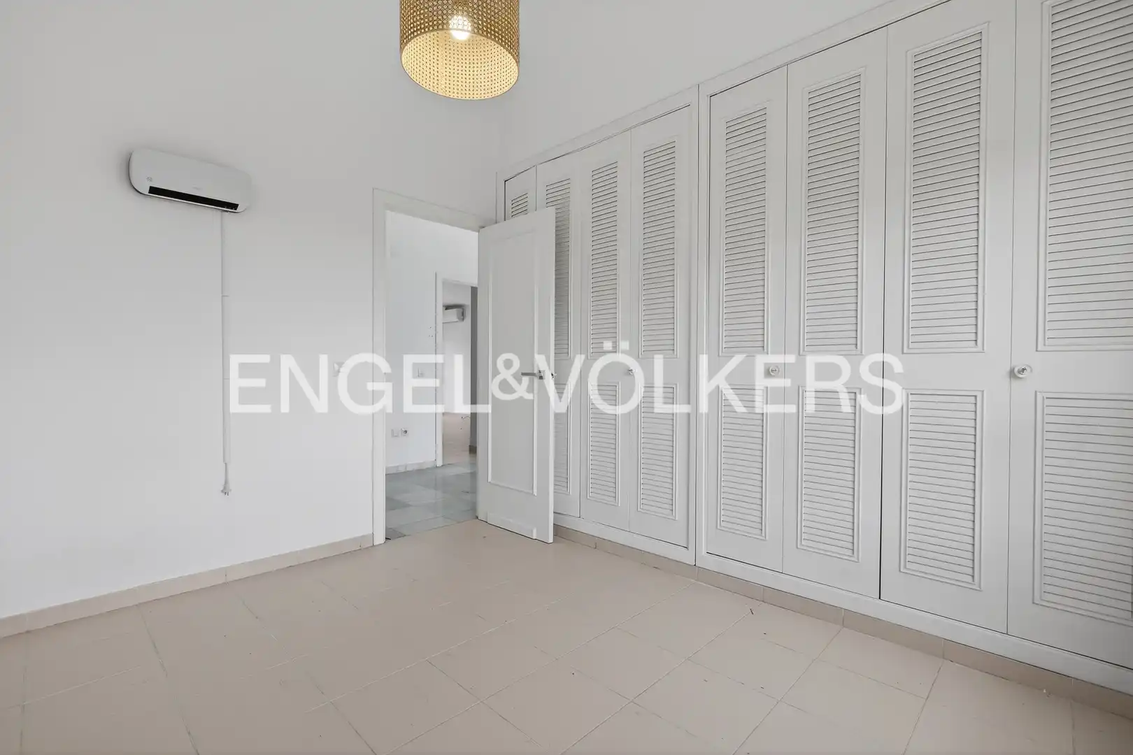Houses for sale in Tomares  with Air Conditioner, Heating and Private garden