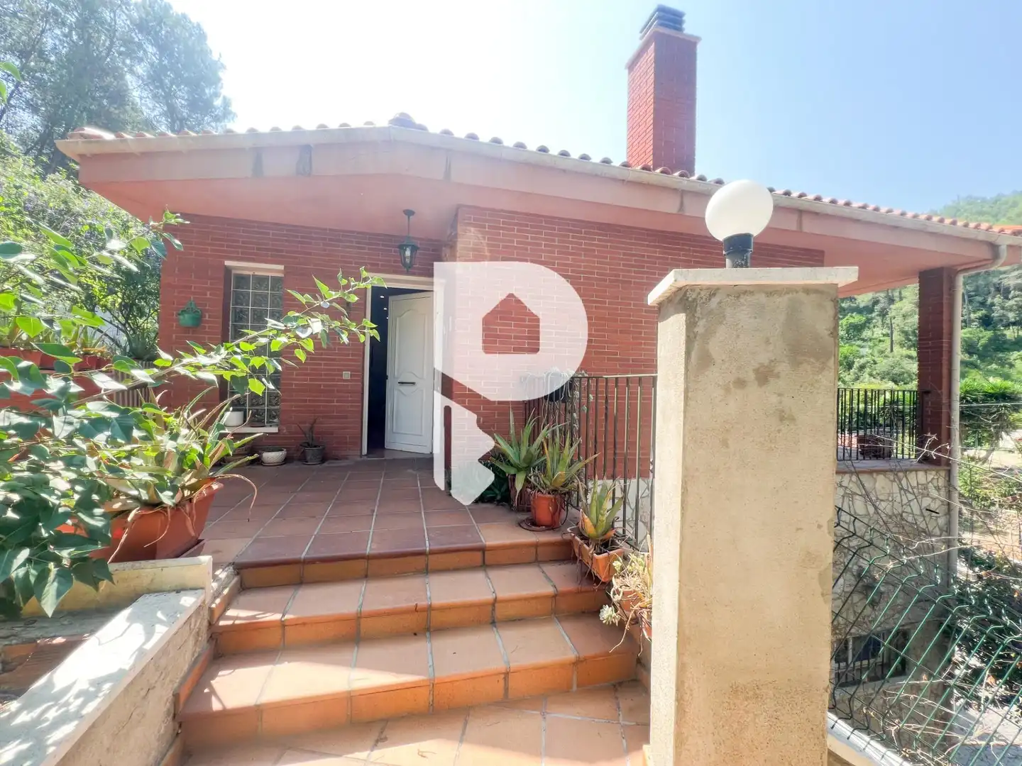 Vista exterior de Casa o xalet en venda en Vallirana amb Aire condicionat, Calefacció i Jardí privat