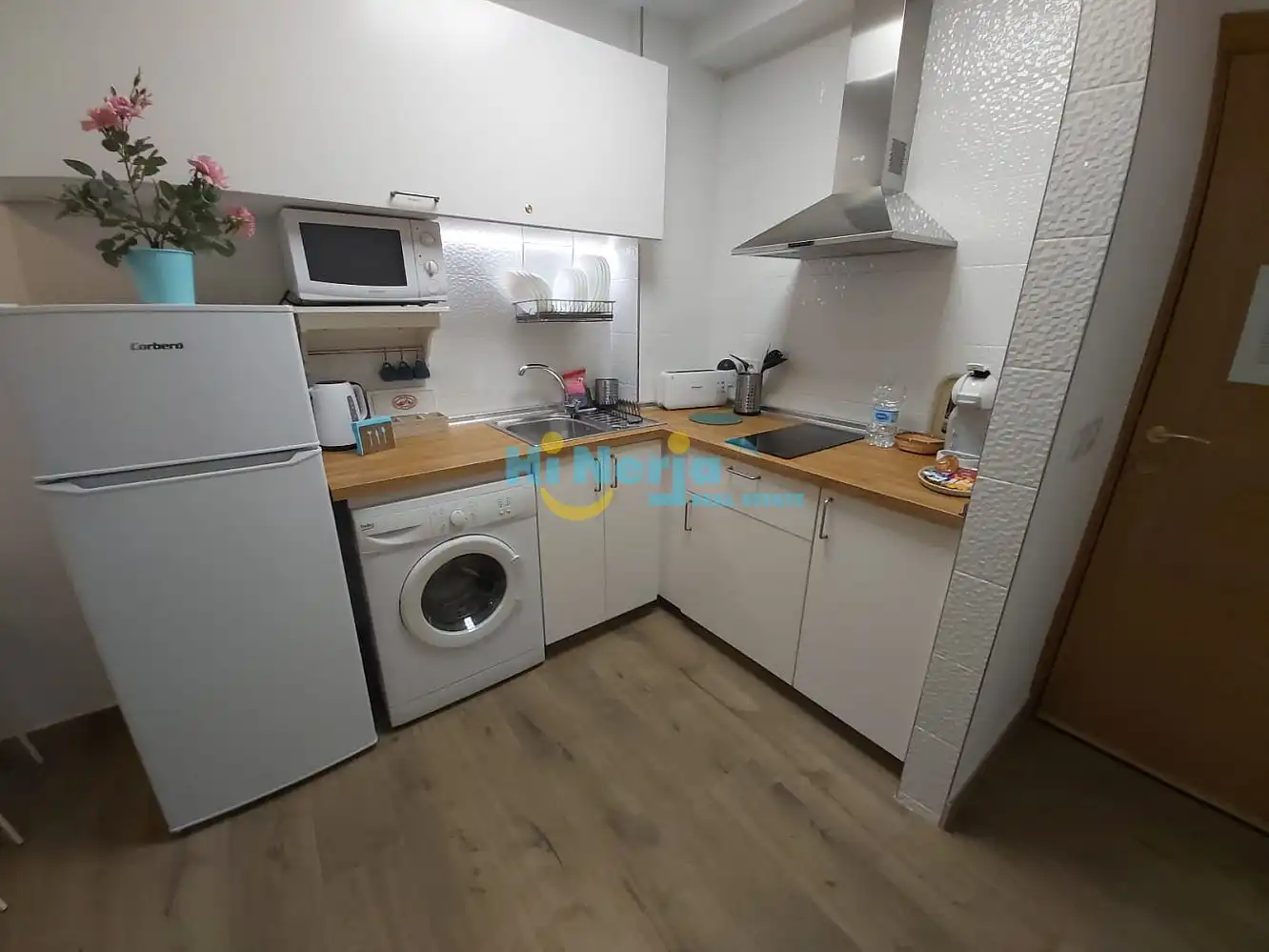 Cuina de Apartament de lloguer en Nerja amb Aire condicionat, Calefacció i Moblat