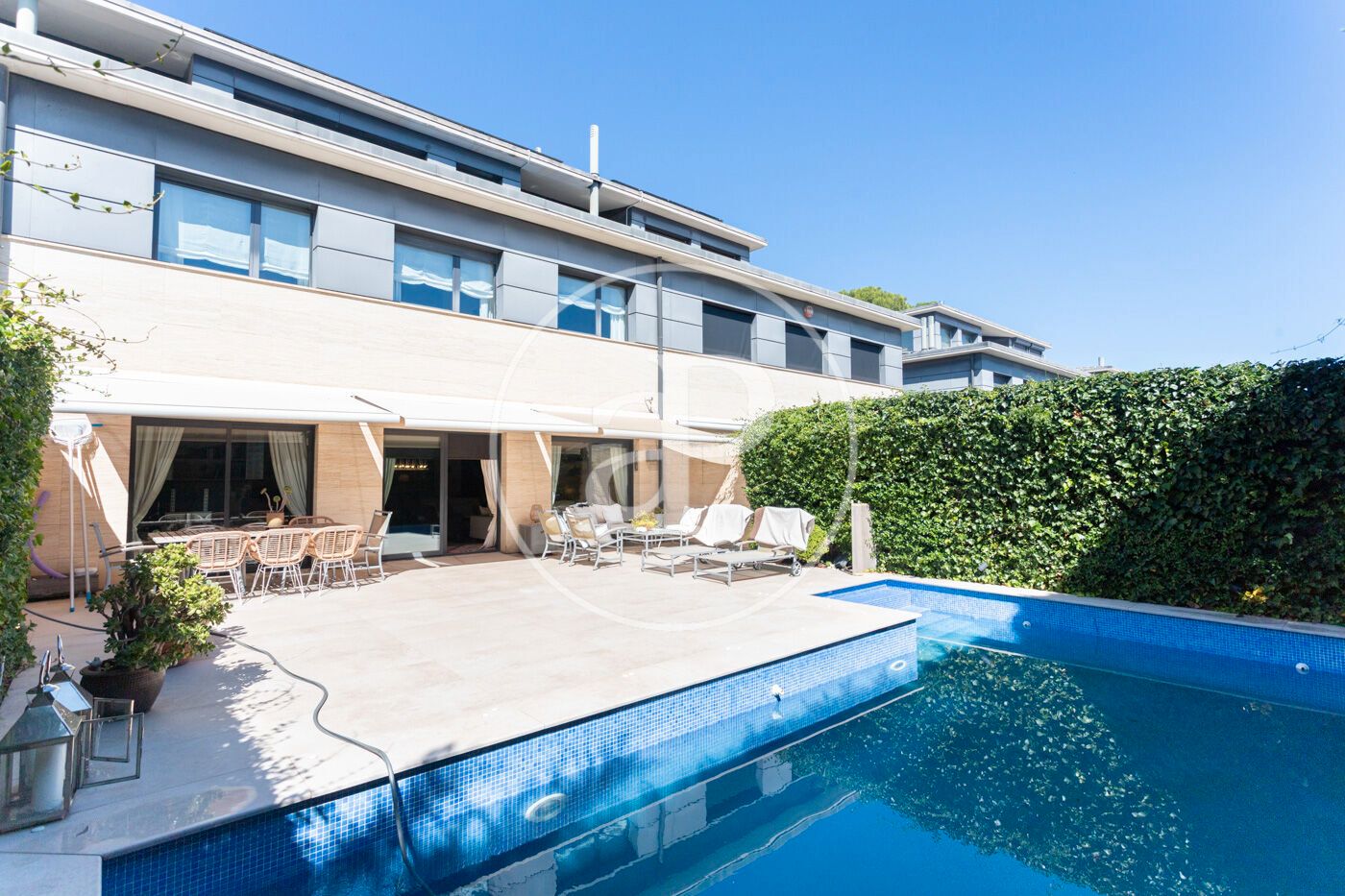 Piscina de Casa adosada en venta en  Barcelona Capital con Aire acondicionado, Calefacción y Jardín privado