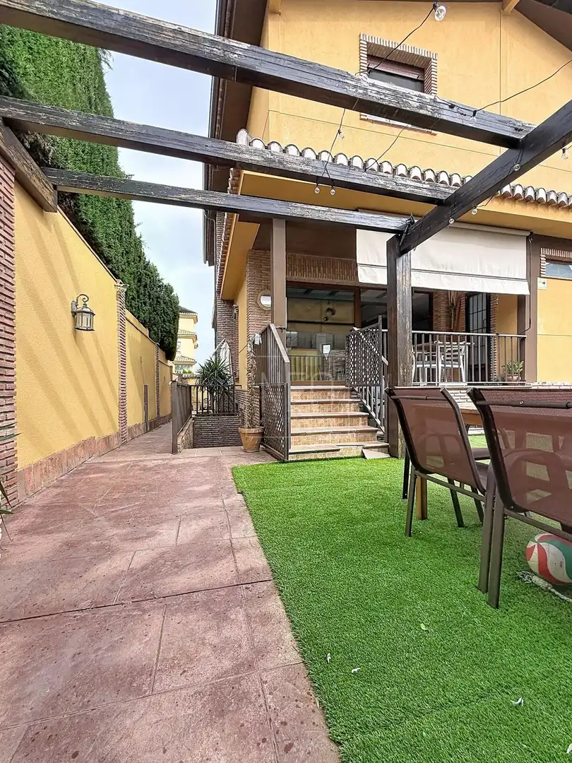 Terraza de Casa o chalet en venta en Albolote con Aire acondicionado, Calefacción y Jardín privado