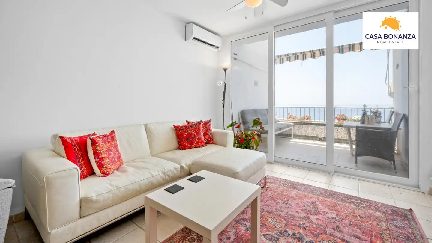 Sala d'estar de Apartament en venda en Almuñécar amb Aire condicionat, Terrassa i Traster
