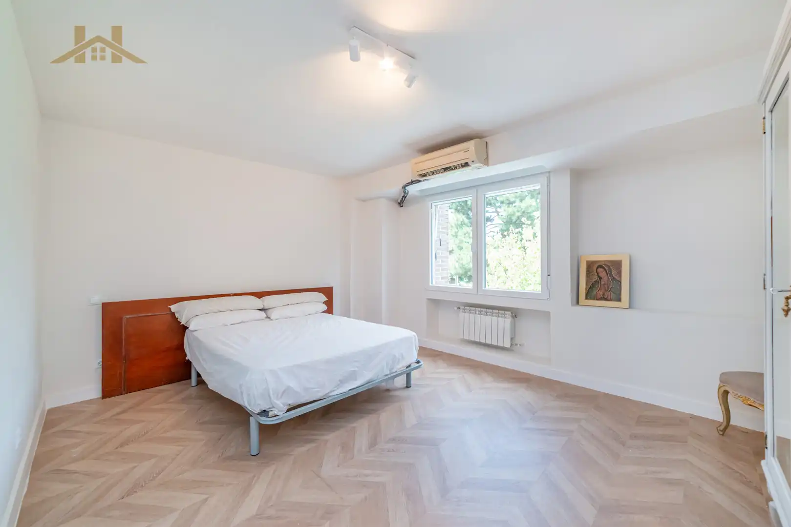 Habitación de Casa adosada en venta en Las Rozas de Madrid con Aire acondicionado, Calefacción y Jardín privado