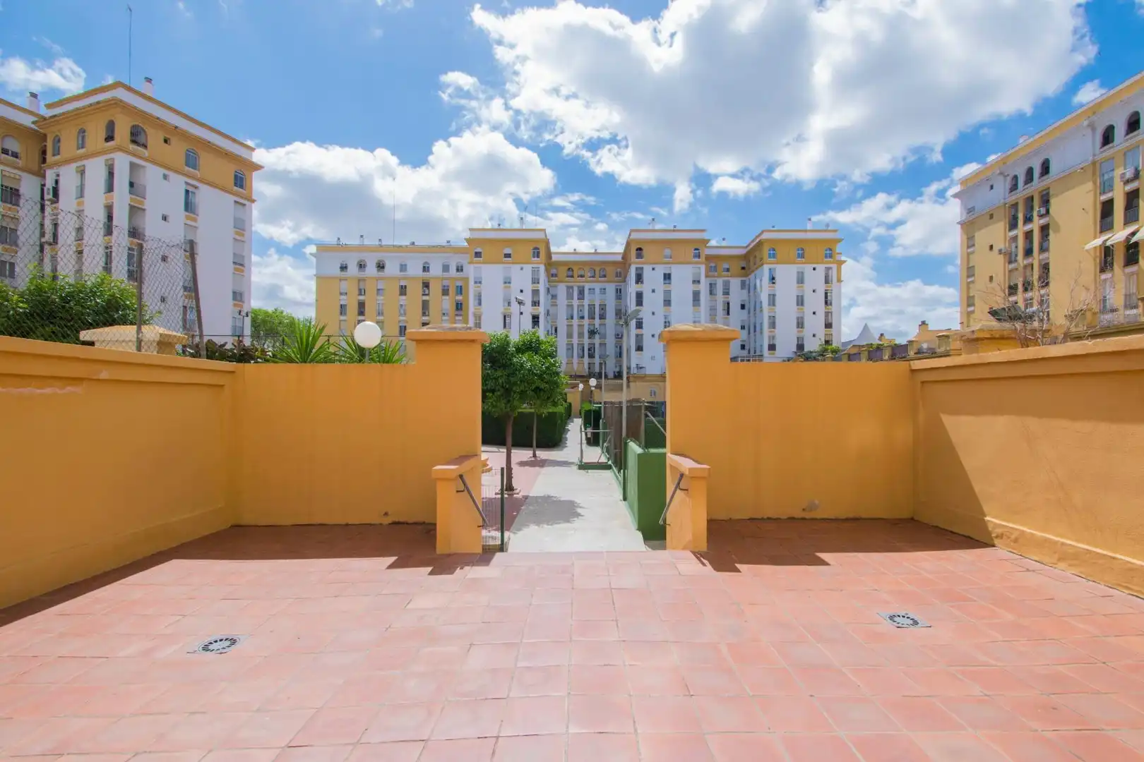 Flat for sale in Avenida ALCALDE LUIS URUÑUELA, Urbadiez - Entrepuentes