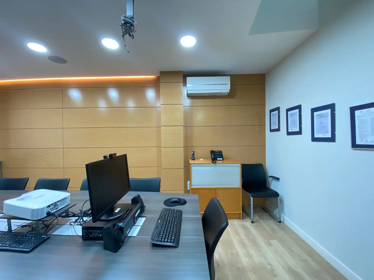 Office for rent in Madrid  with Air Conditioner, Heating and Balcony