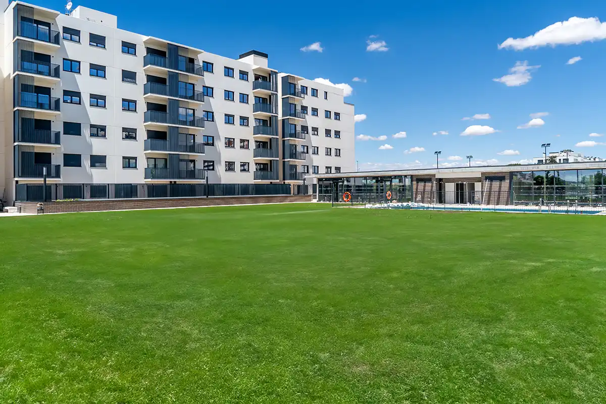 Vista exterior de Planta baixa de lloguer en Alcalá de Henares amb Aire condicionat, Jardí privat i Traster