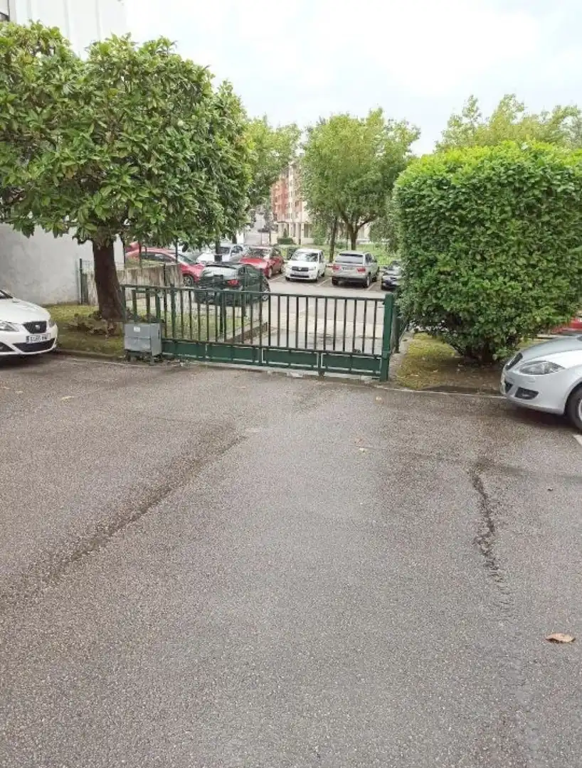 Aparcament de Pis en venda en Oviedo 