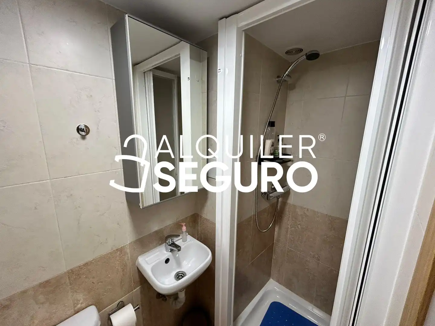 Baño de Estudio de alquiler en Madrid con Amueblado