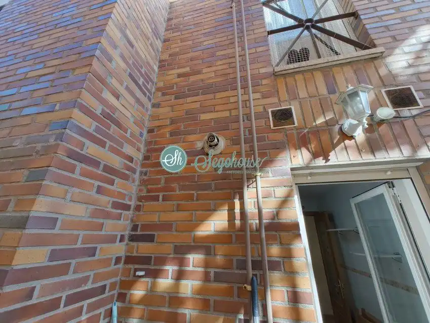 Vista exterior de Piso en venta en Bernuy de Porreros con Calefacción, Terraza y Trastero