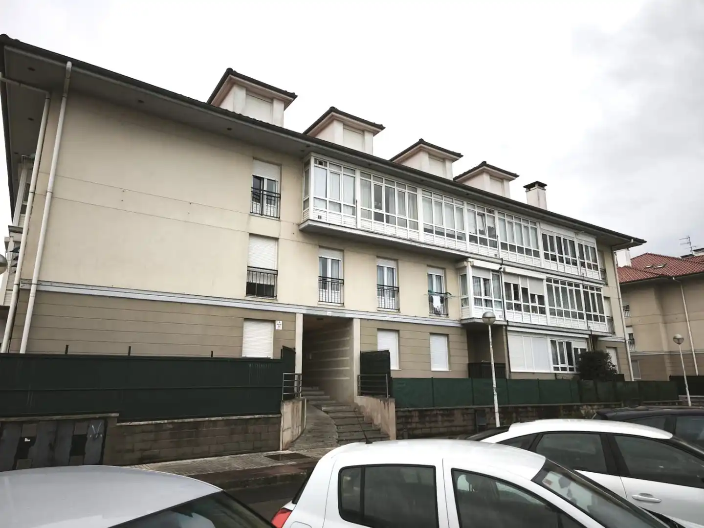 Vista exterior de Piso en venta en Cartes con Calefacción y Trastero