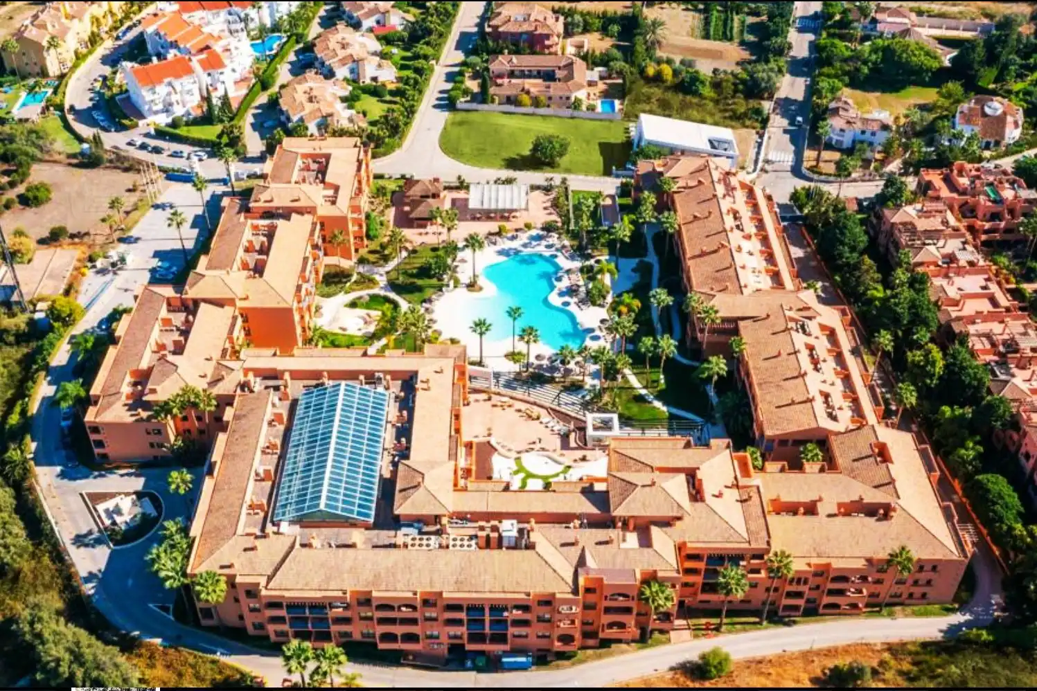 Vista exterior de Pis en venda en Benahavís amb Moblat i Piscina comunitària