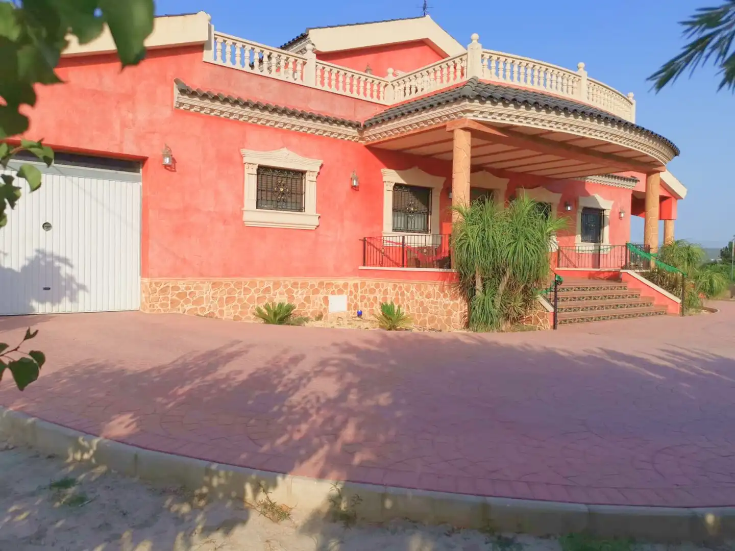 Vista exterior de Casa o xalet en venda en Orihuela amb Jardí privat, Moblat i Balcó
