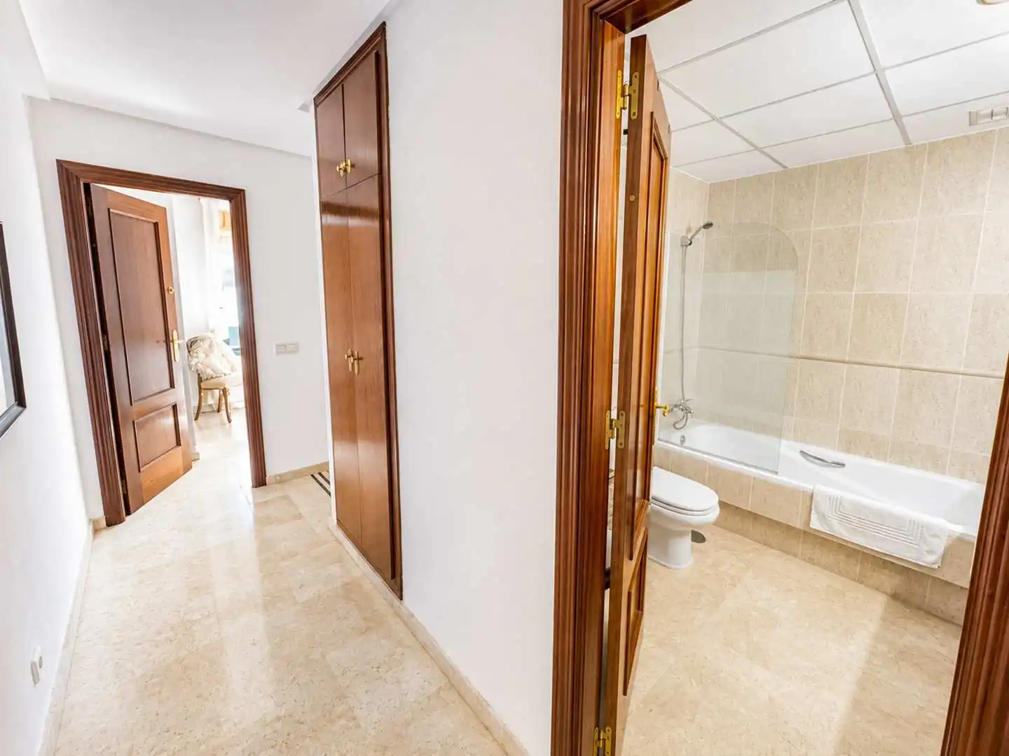 Baño de Dúplex en venta en Manilva con Aire acondicionado, Calefacción y Terraza