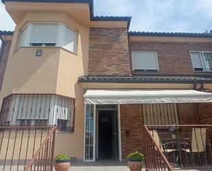 Exterior view of Single-family semi-detached for sale in Ugena  with Air Conditioner, Private garden and Terrace