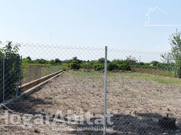 Terreny residencial en venda a Calle Tortosa