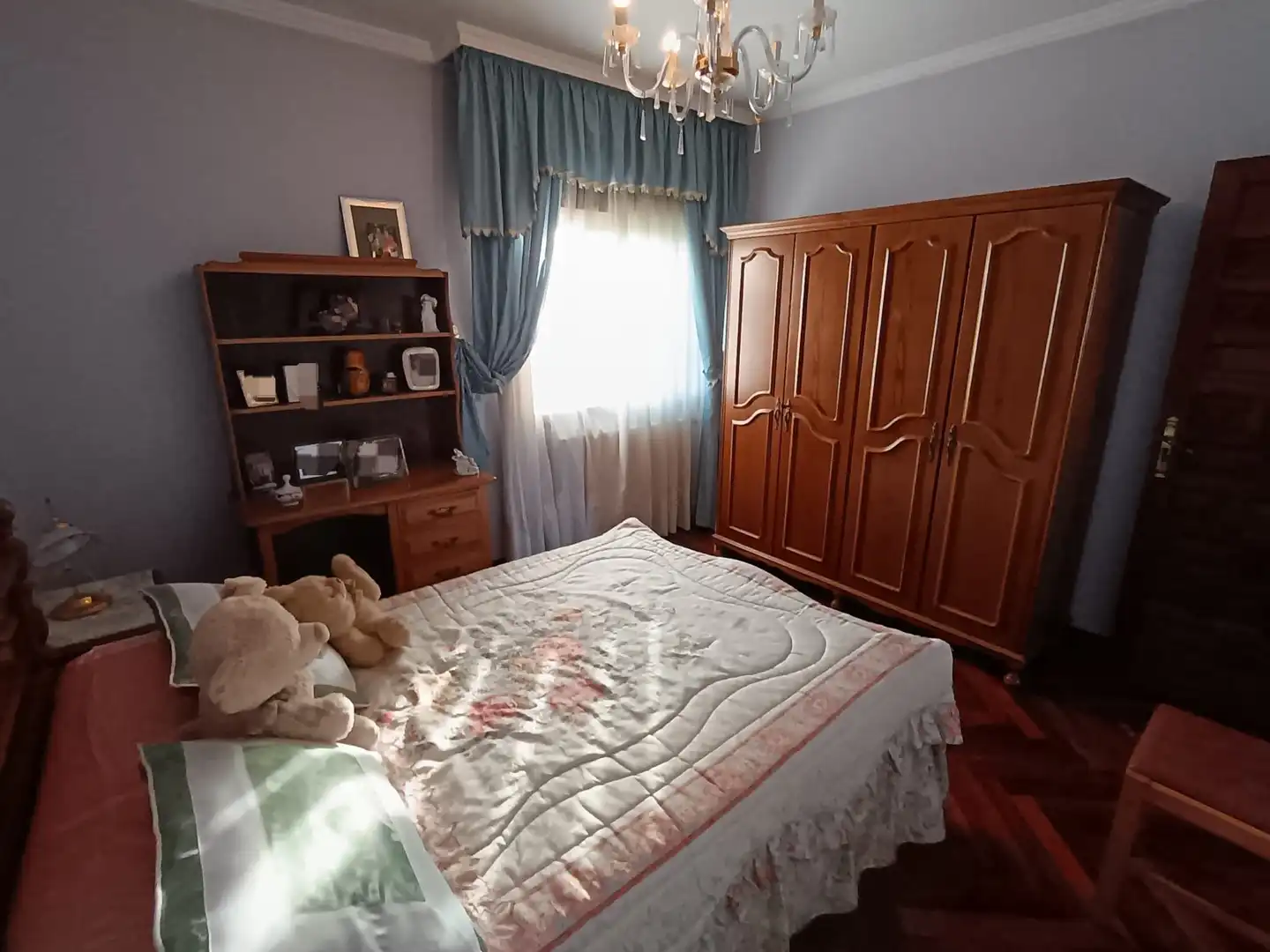 Dormitori de Casa o xalet en venda en Pontevedra Capital  amb Calefacció, Jardí privat i Parquet
