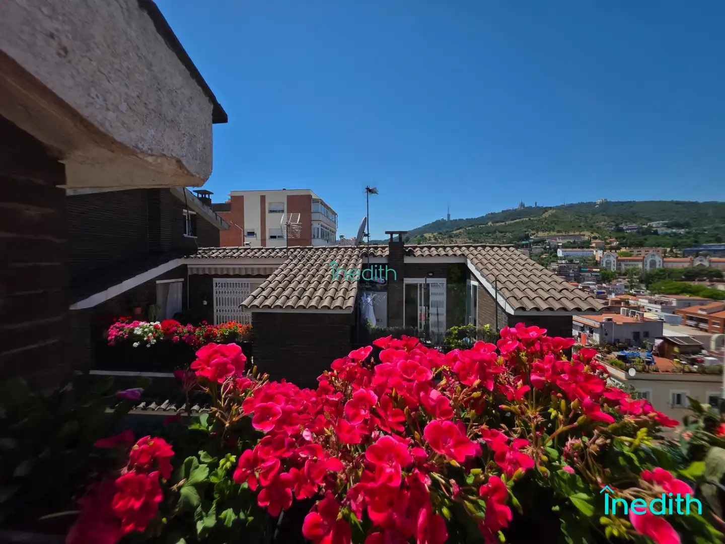 Vista exterior de Casa o xalet en venda en Barcelona amb Aire condicionat, Calefacció i Terrassa