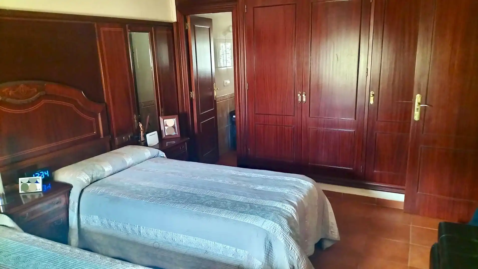 Dormitori de Casa o xalet en venda en Chiclana de la Frontera amb Aire condicionat, Terrassa i Piscina