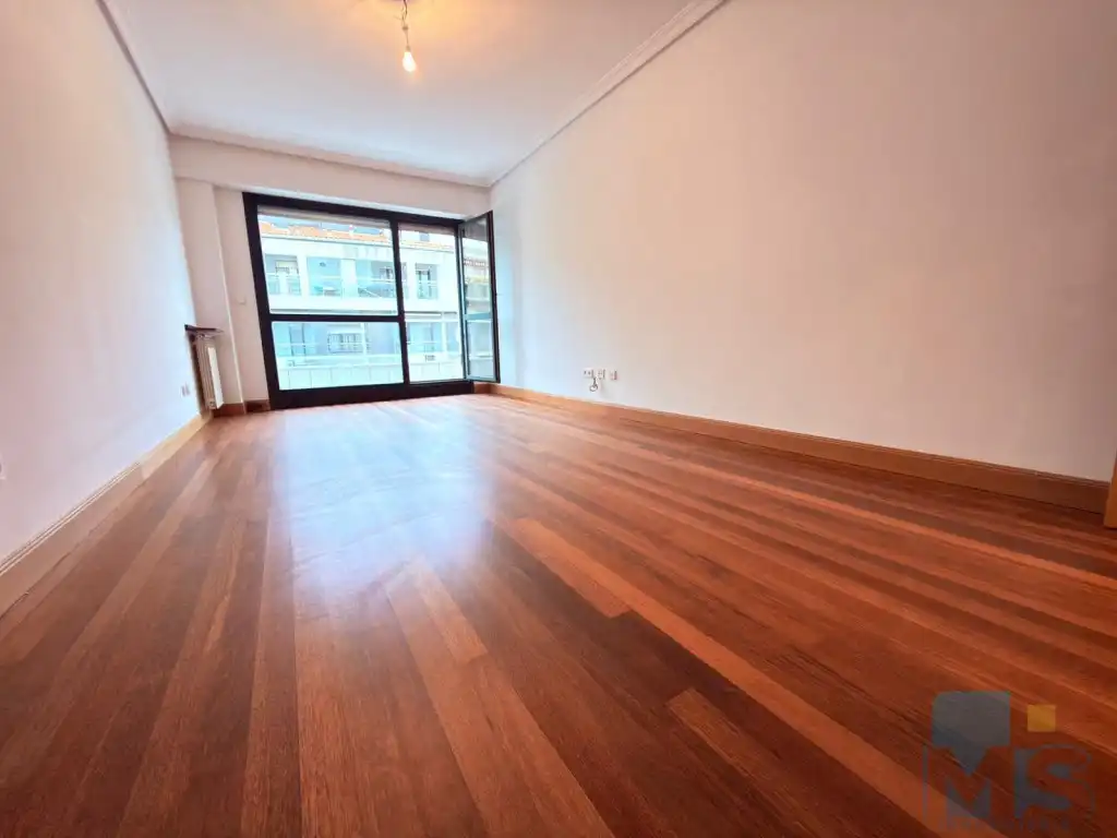 Sala de estar de Piso en venta en Donostia - San Sebastián  con Balcón