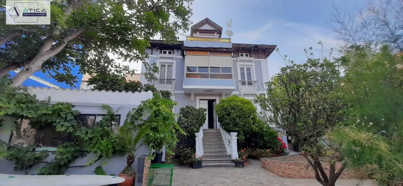 Vista exterior de Casa o xalet en venda en Santander amb Jardí privat, Terrassa i Moblat