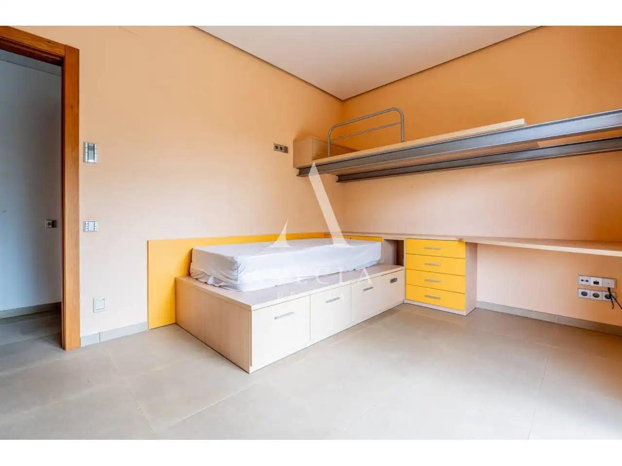 Schlafzimmer von Haus oder Chalet zum Verkauf in Cerdanyola del Vallès mit Klimaanlage, Heizung und Privatgarten