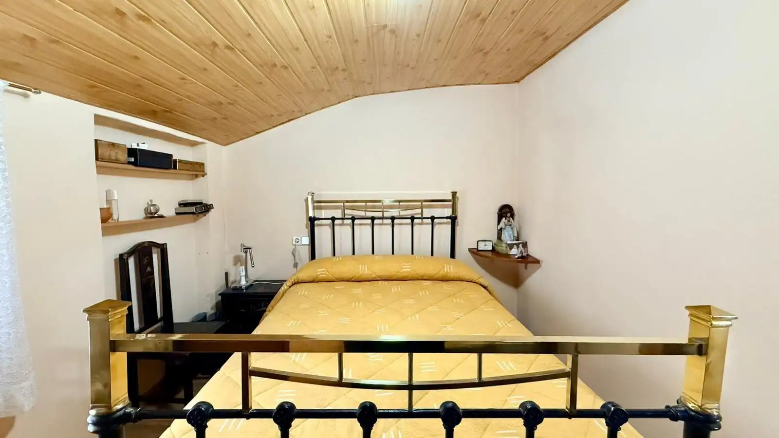 Dormitori de Casa o xalet en venda en Cuéllar amb Traster, Moblat i Alarma