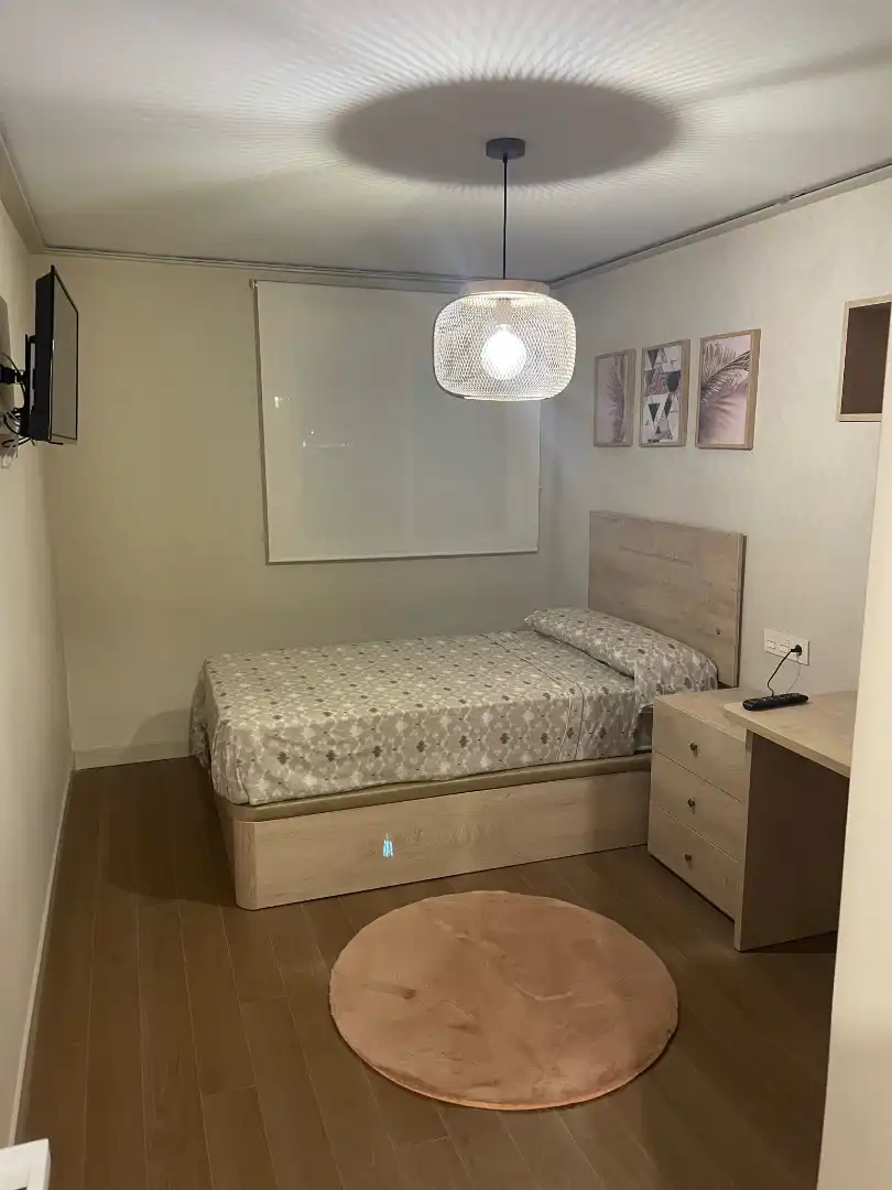 Habitación de Piso de alquiler en Granada con Aire acondicionado, Terraza y Amueblado