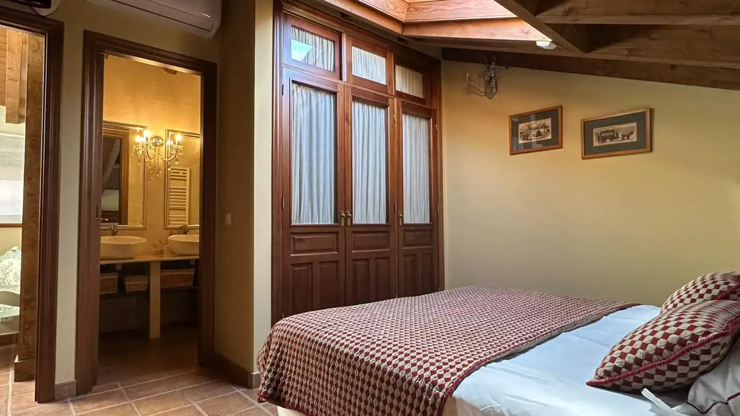Dormitori de Casa o xalet en venda en Mombeltrán, Ávila