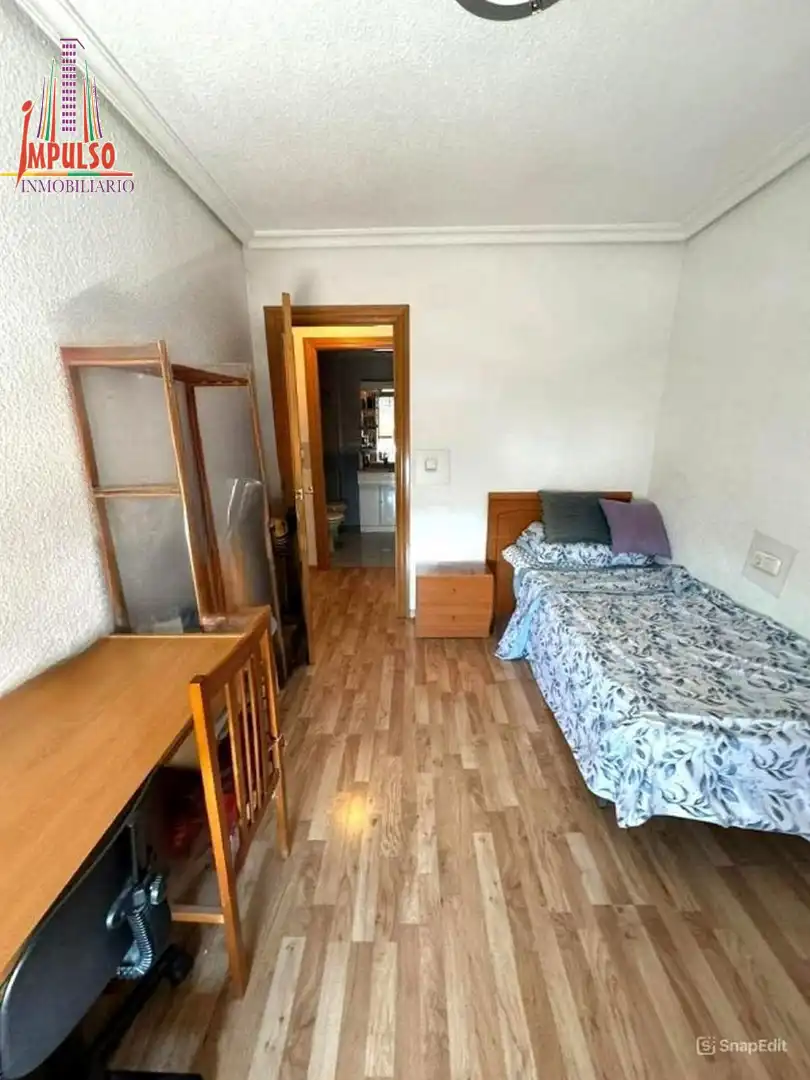 Habitación de Piso en venta en Albacete con Calefacción, Amueblado y Balcón