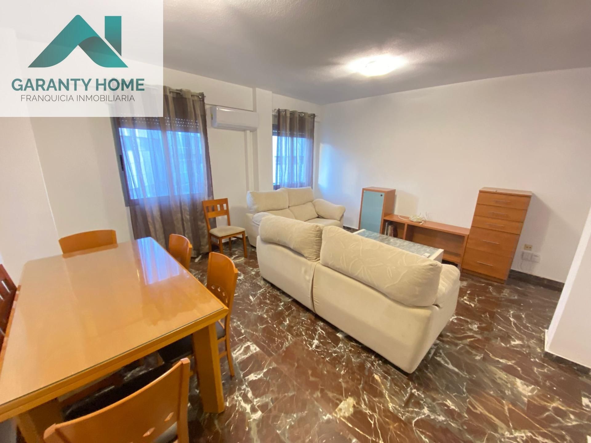 Sala d'estar de Pis de lloguer en  Jaén Capital amb Aire condicionat i Piscina comunitària