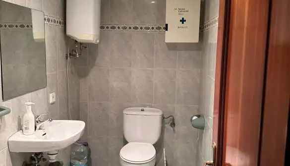 Badezimmer von Fabrikhallen zur Miete in Santander