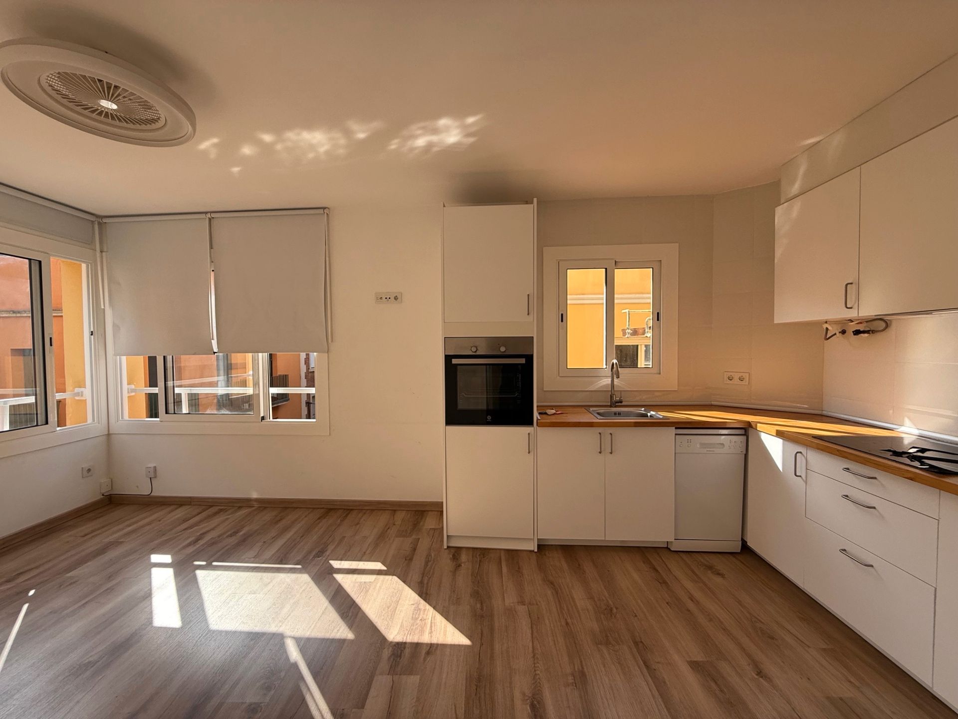 Cuina de Pis en venda en Sant Feliu de Guíxols amb Forn i Rentadora