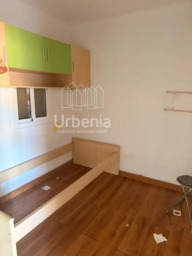 Schlafzimmer von Dachboden zum Verkauf in Mataró mit Terrasse