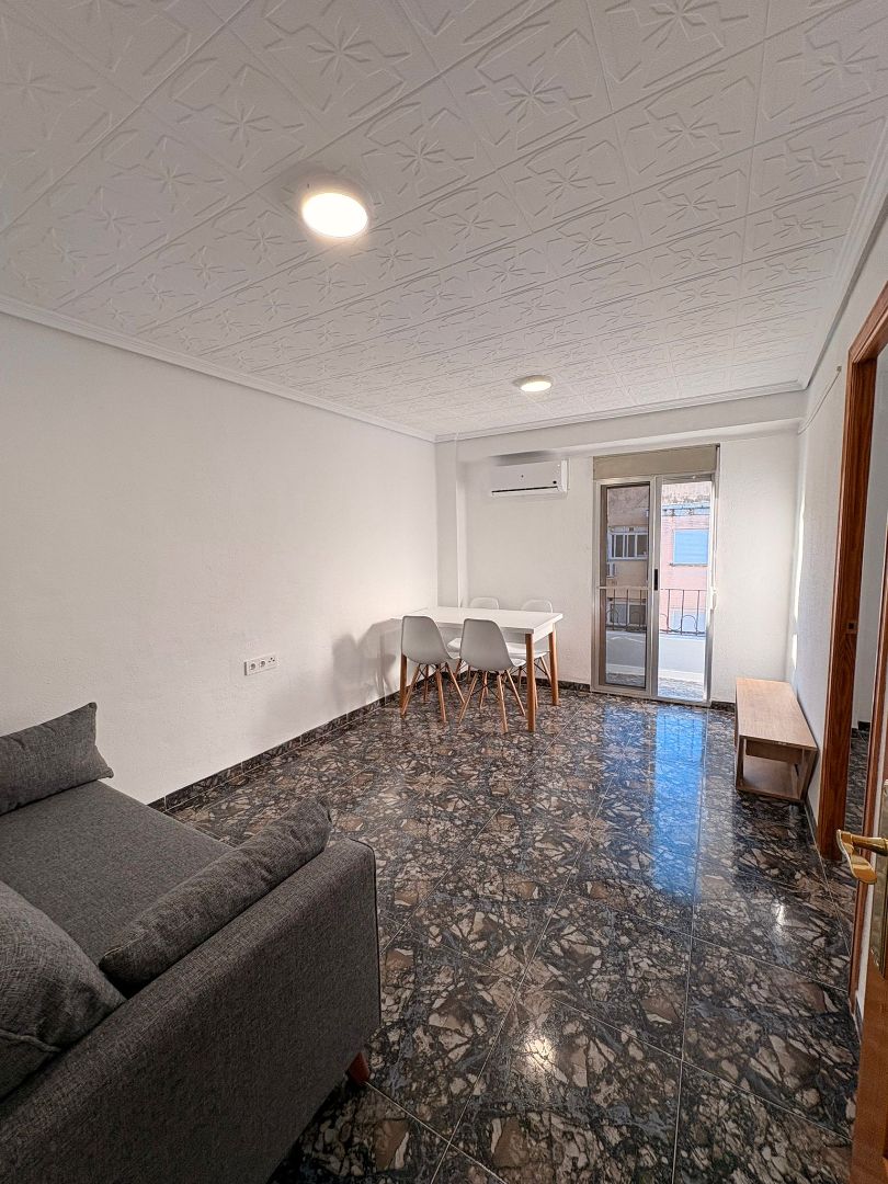 Menjador de Pis de lloguer en Catarroja amb Aire condicionat, Moblat i Forn