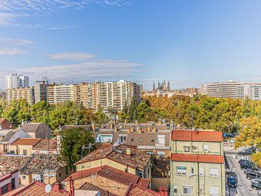 Piso con ascensor en venta en Calle SIRESA, MONASTERIO DE