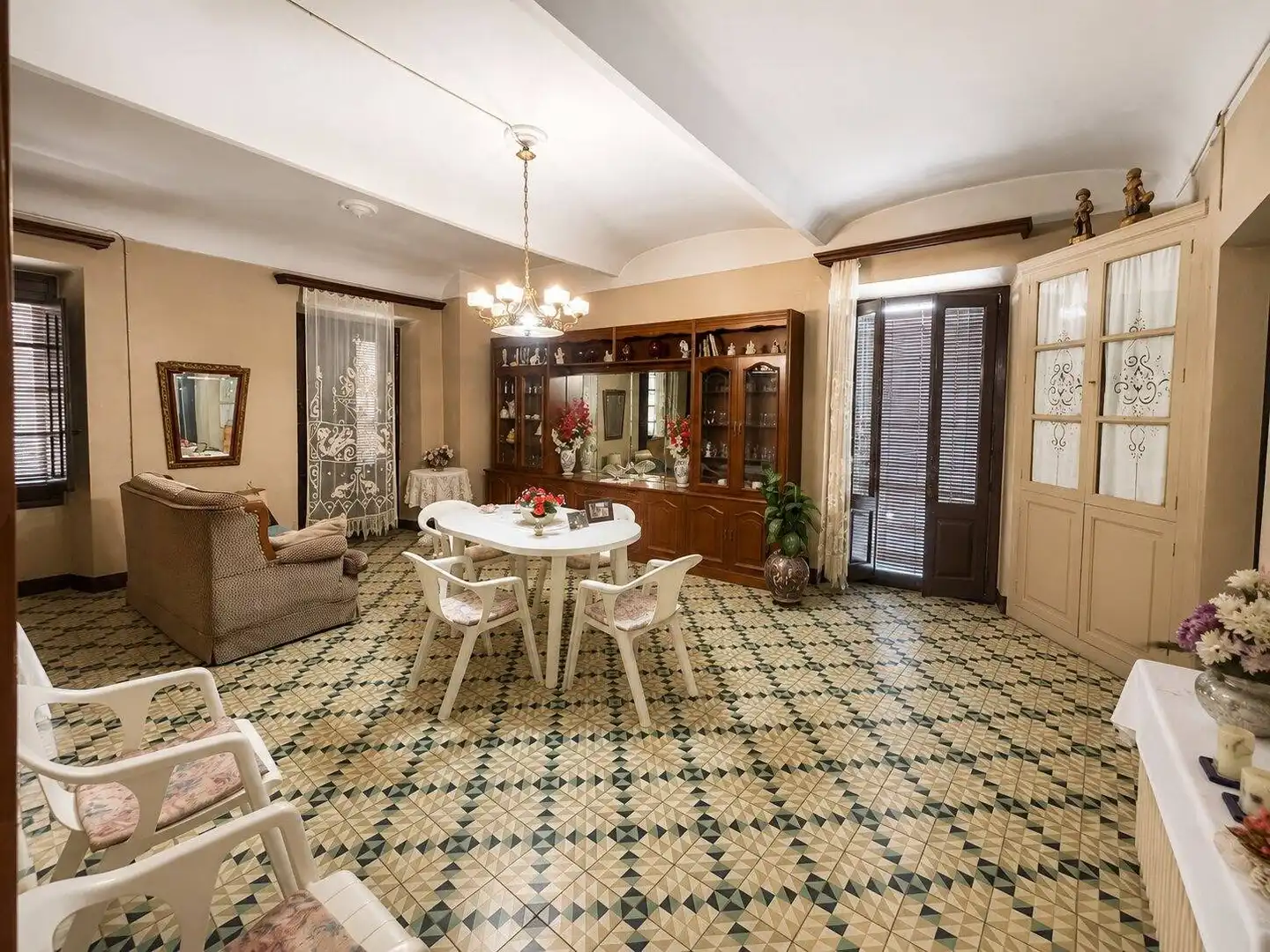 Comedor de Finca rústica en venta en Sant Miquel de Fluvià con Calefacción, Amueblado y Balcón
