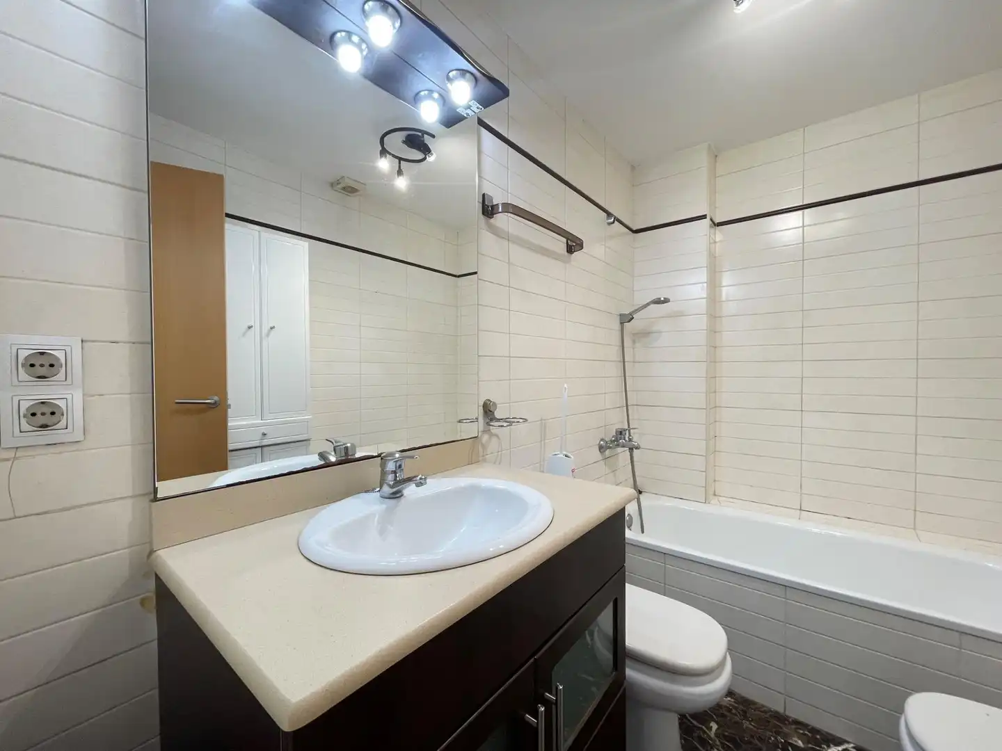 Badezimmer von Erdgeschoss zum Verkauf in El Vendrell mit Terrasse