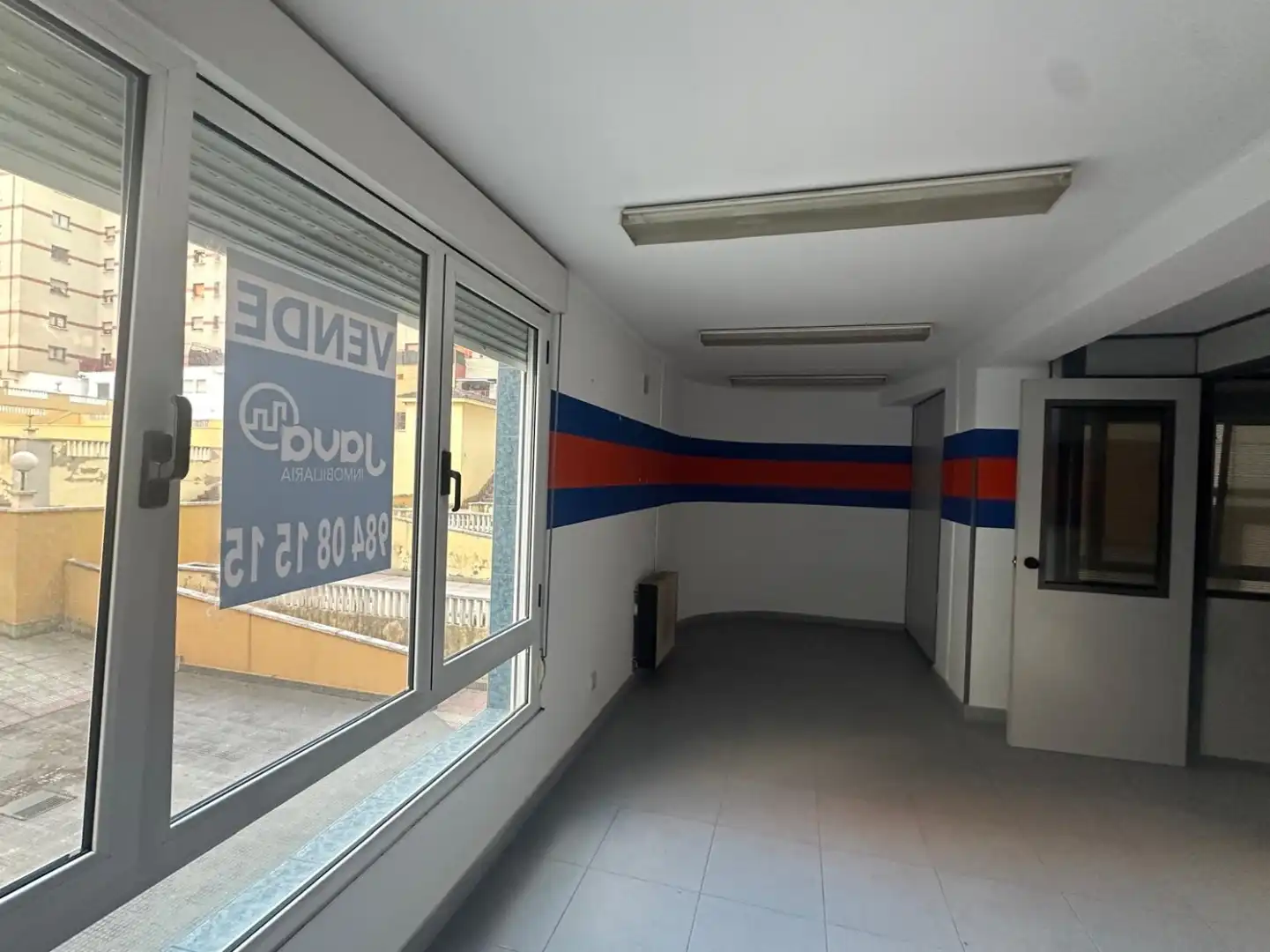 Local en venta en Avilés - Avenida San Agustín, El Carbayedo - El Quirinal