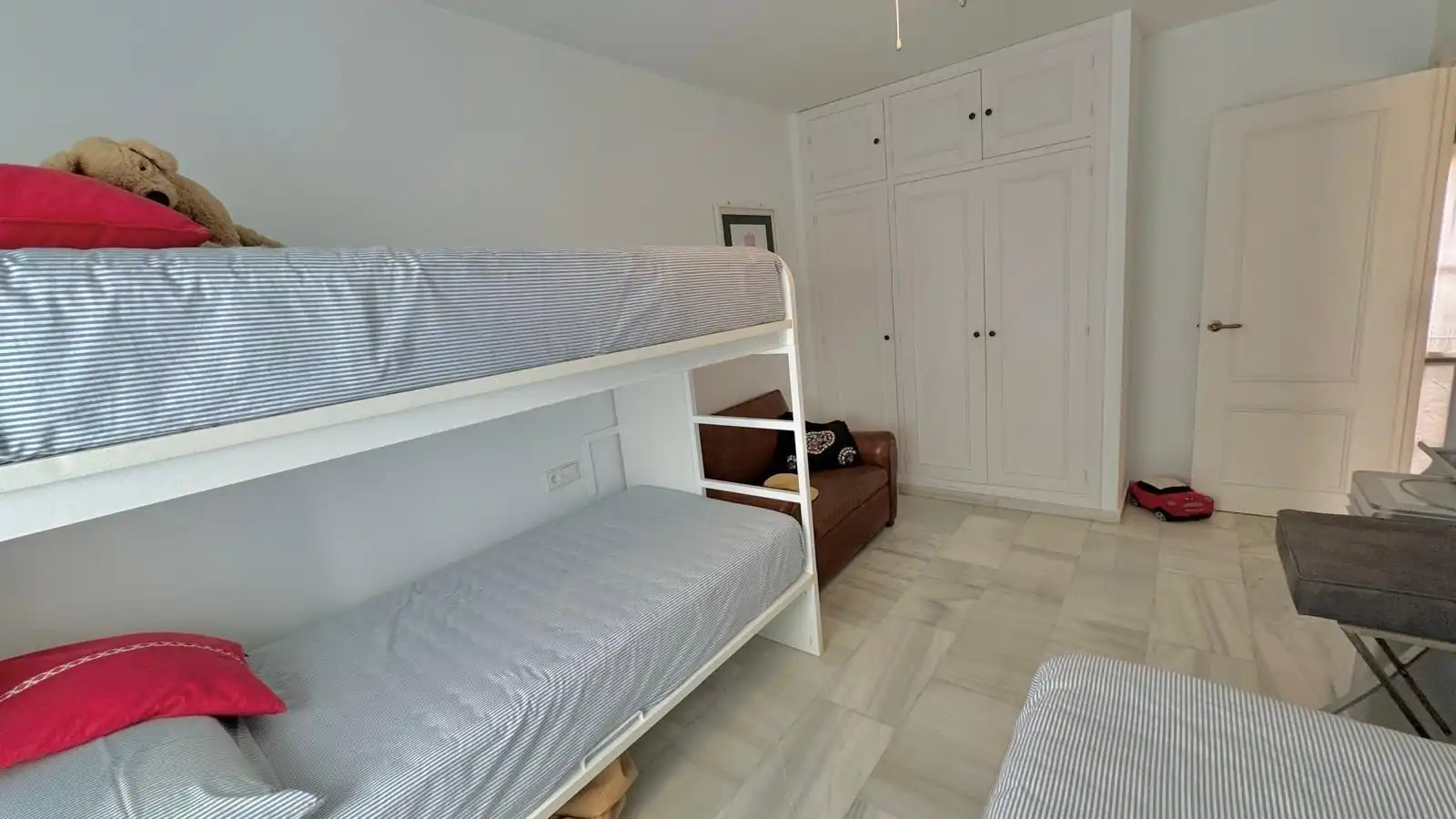 Dormitori de Casa o xalet en venda en Torremolinos amb Aire condicionat, Calefacció i Jardí privat