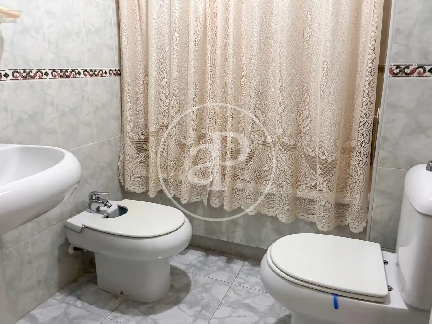Baño de Piso de alquiler en Santa Pola con Calefacción, Trastero y Amueblado